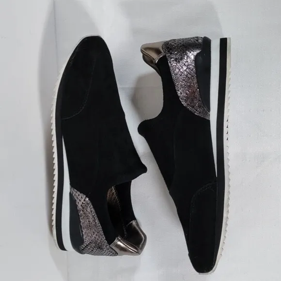 04400 Johnson &amp; Murphy black Kid Suede Jodi Stretch loafers 9