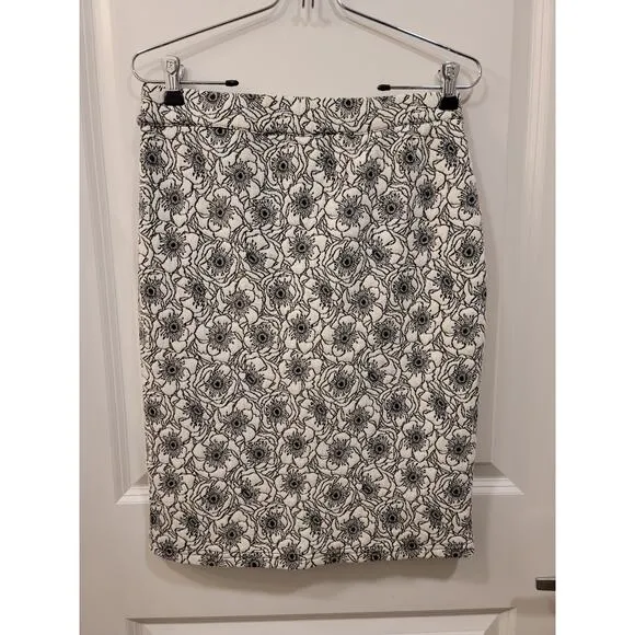 41 Hawthorn Black &amp; White Floral Print Knit Pencil Skirt