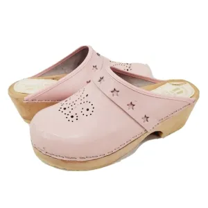 Akta Svensk Tratoffel Pink Butterfly Clogs