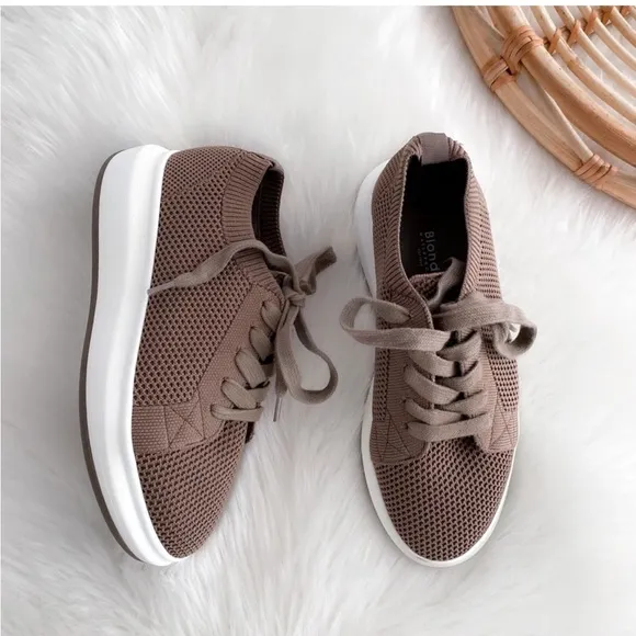 Blondo Dawson Waterproof Sneakers Taupe Tan Brown Lace Up Knit Stretch Platform