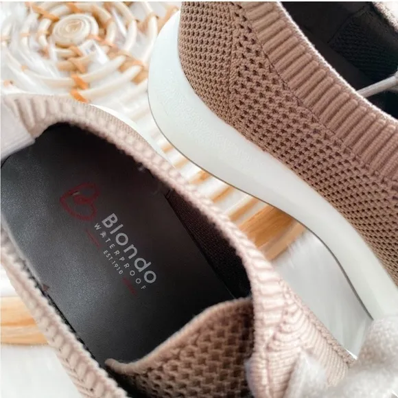 Blondo Dawson Waterproof Sneakers Taupe Tan Brown Lace Up Knit Stretch Platform