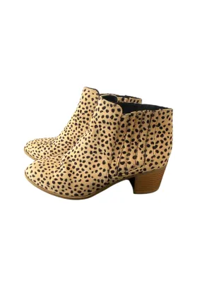 Boots Ankle Heels By Clothes Mentor In Animal Print, Size: 6.5