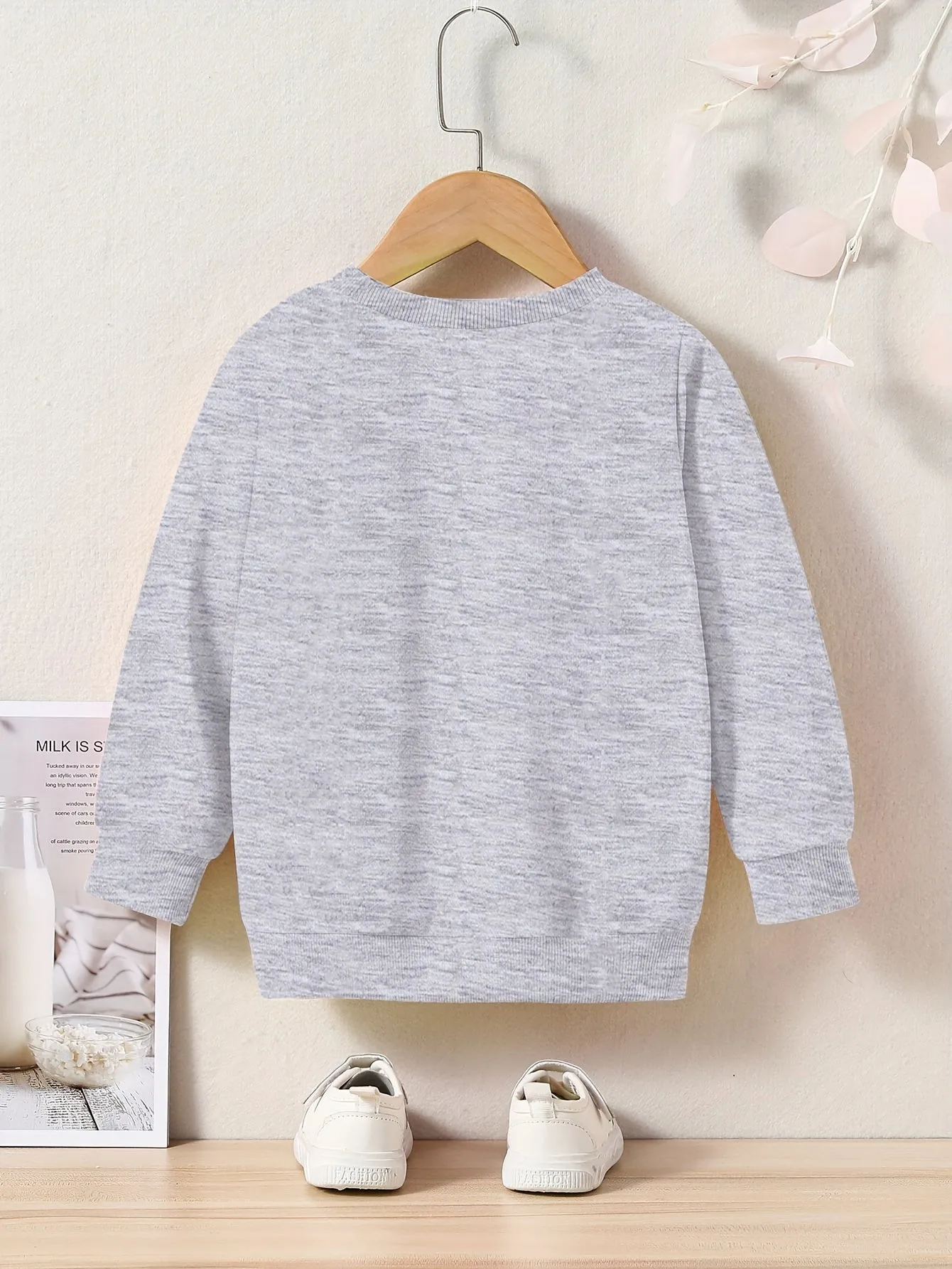 Boys Random Print Crew Neck Sweatshirt - Soft, Lightweight, Slightly Stretchy Polyester Fabric for Comfortable Fit - Hand Wash Only, Perfect for Fall and Winter Seasons!