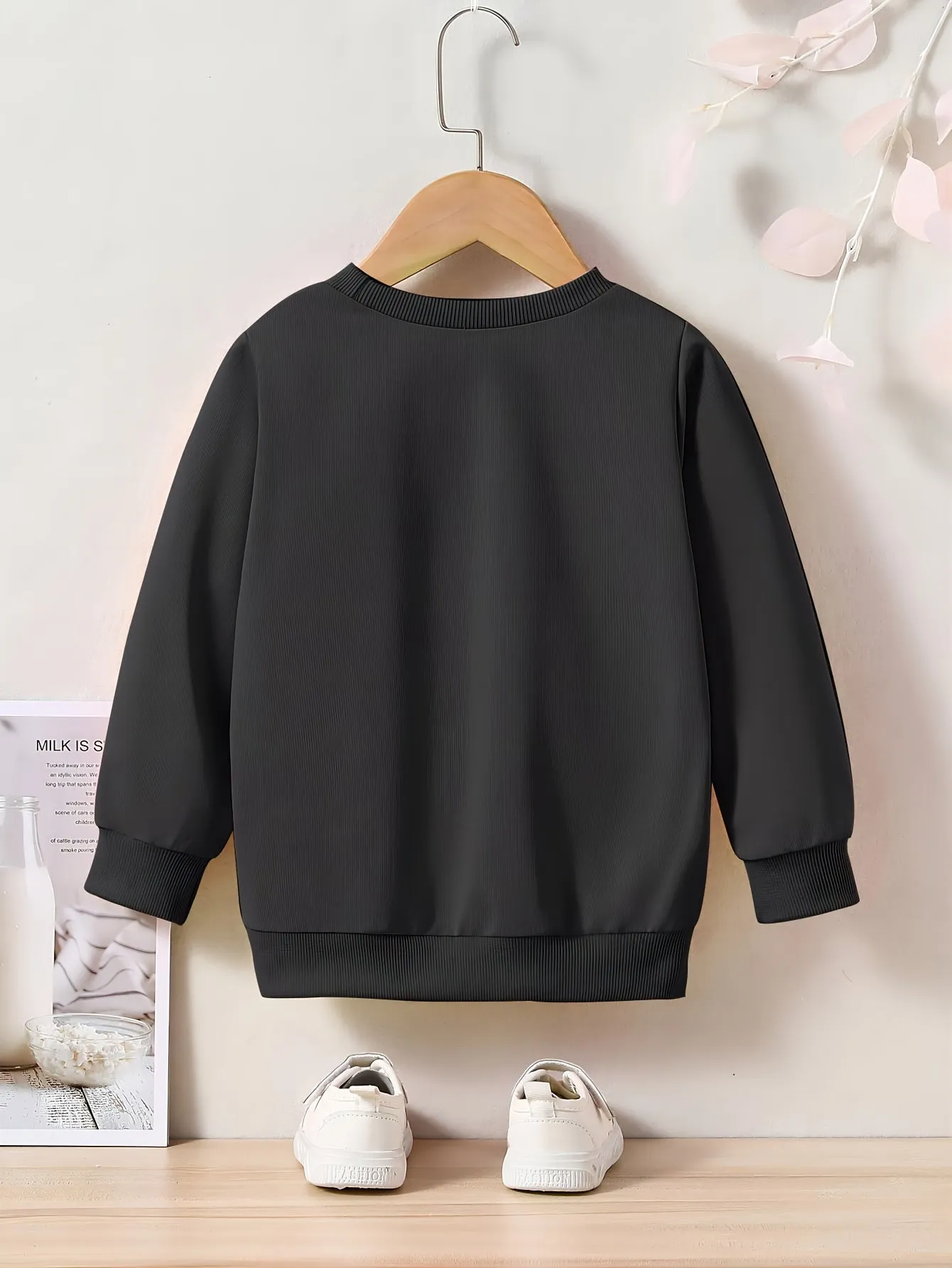 Boys Random Print Crew Neck Sweatshirt - Soft, Lightweight, Slightly Stretchy Polyester Fabric for Comfortable Fit - Hand Wash Only, Perfect for Fall and Winter Seasons!