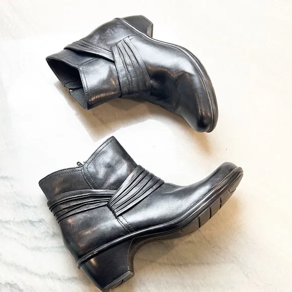 CLARKS Ingalls Mood Black Ankle Boots Booties 62746 size 8.5