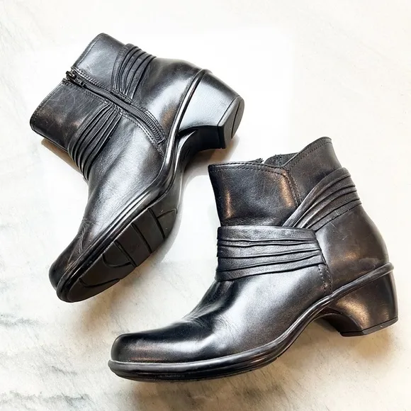 CLARKS Ingalls Mood Black Ankle Boots Booties 62746 size 8.5