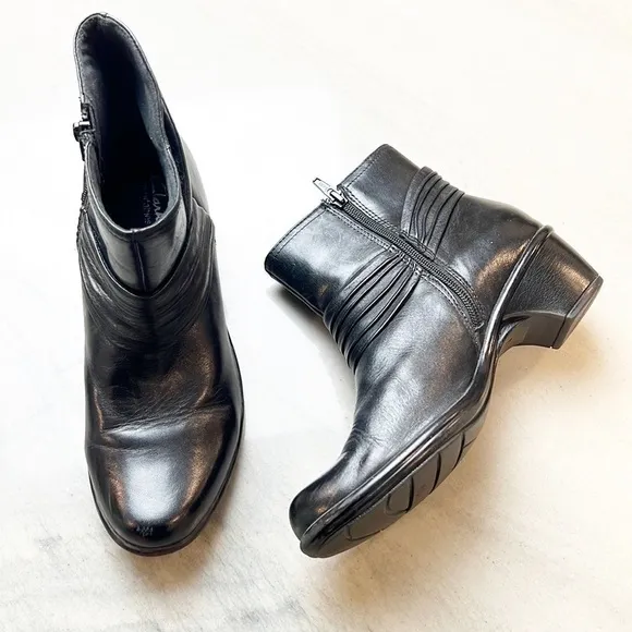 CLARKS Ingalls Mood Black Ankle Boots Booties 62746 size 8.5