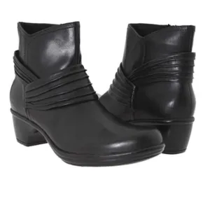 CLARKS Ingalls Mood Black Ankle Boots Booties 62746 size 8.5