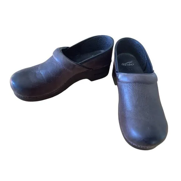 DANSKO BROWN TEXTURED LEATHER NURSING CLOGS EU42 US 11.5