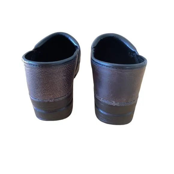 DANSKO BROWN TEXTURED LEATHER NURSING CLOGS EU42 US 11.5
