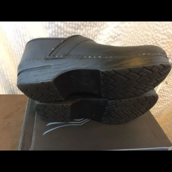 Dansko flat black Clogs size 38