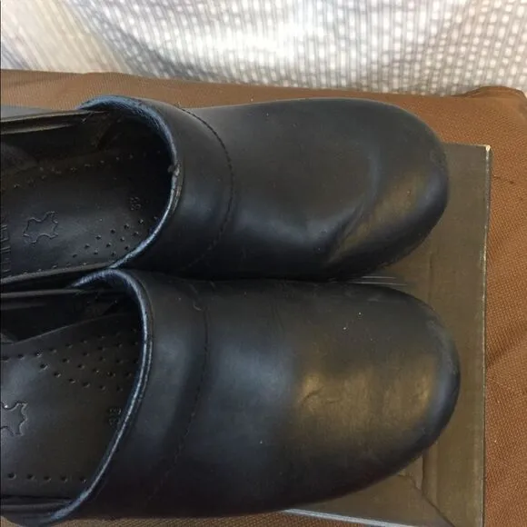 Dansko flat black Clogs size 38