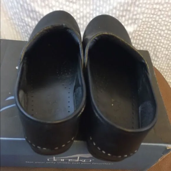 Dansko flat black Clogs size 38