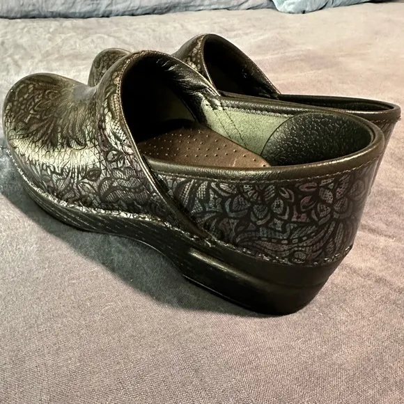 DANSKO PROFESSIONAL HENNA FLORAL PATENTCLOGS IRIDESCENT SIZE 36 US Size 5.5-6