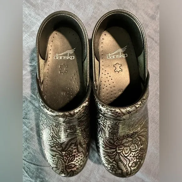 DANSKO PROFESSIONAL HENNA FLORAL PATENTCLOGS IRIDESCENT SIZE 36 US Size 5.5-6
