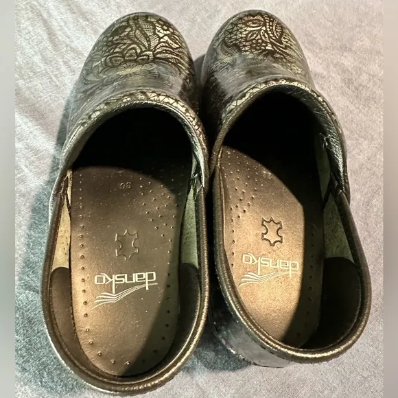 DANSKO PROFESSIONAL HENNA FLORAL PATENTCLOGS IRIDESCENT SIZE 36 US Size 5.5-6