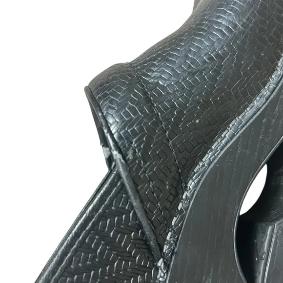 Dansko Womens 40 size 10-10.5 Herringbone Clogs Embossed Black Leather 806100202