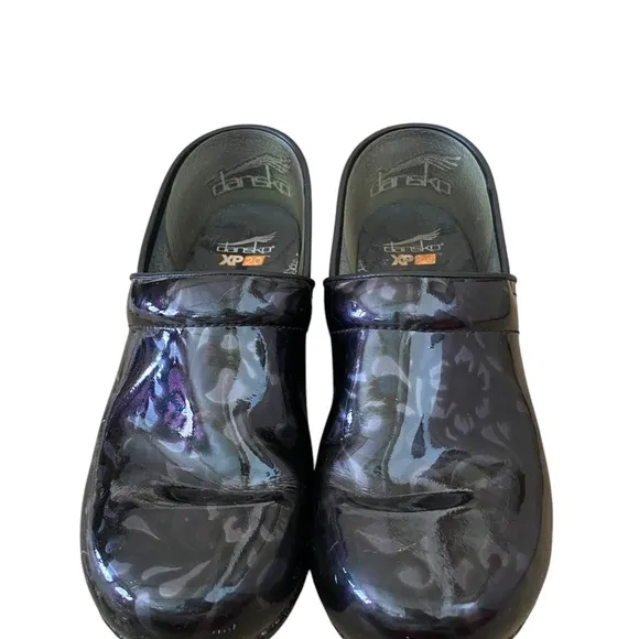 Dansko XP 2.0 floral  Filigree black subtle purple patent leather Clogs