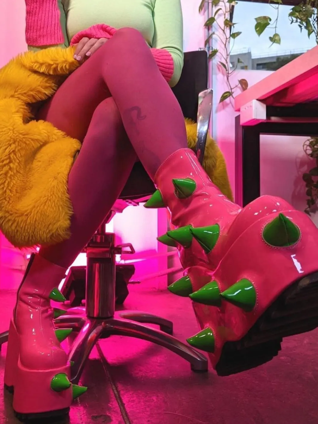 DEMONIA SLAY-77 - UV NEON PINK   GREEN  ✰ PRE ORDER ✰