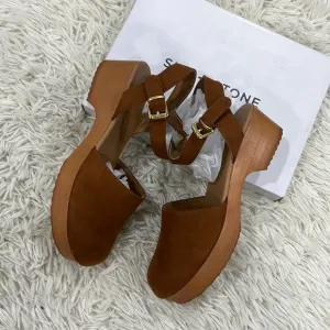 DKNY Sun   Stone Big Girls Dinky Clogs