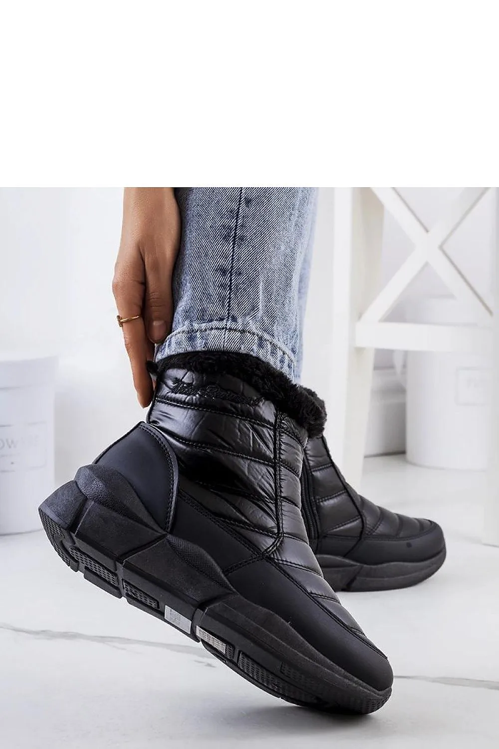 Lago's black snow boots
