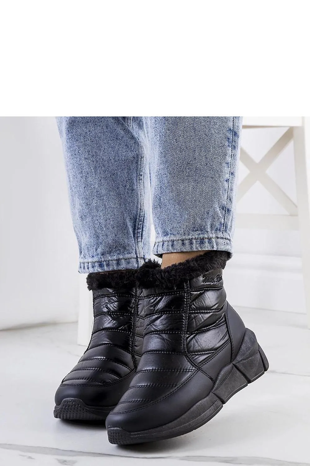 Lago's black snow boots