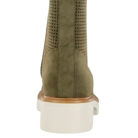 MIA Olive Ankle Boots with Chunky Sole and Lace-Up Design, Size 6.5