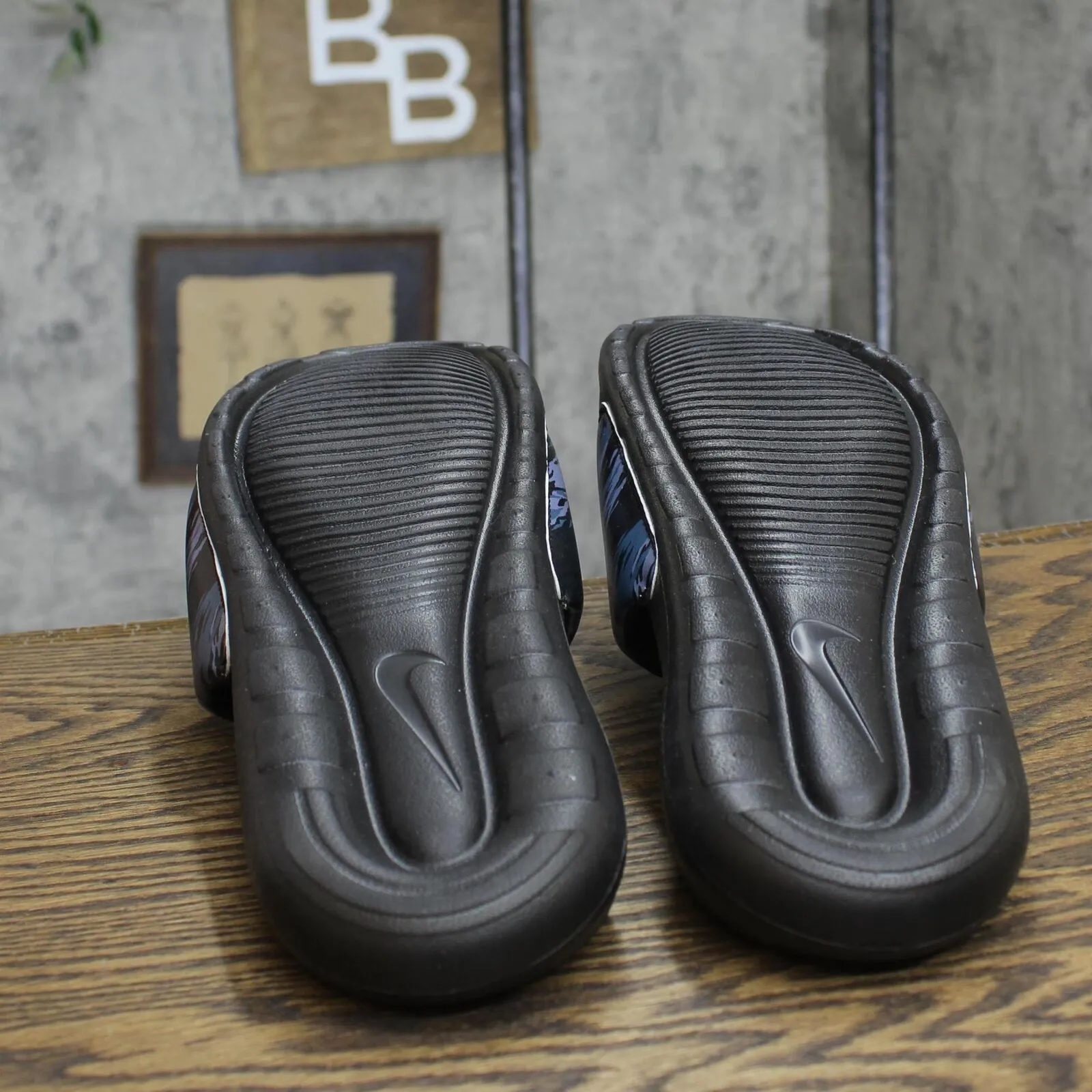 Nike Victori One Mens Printed Slide Sandals Pure Black Platinum Off Noir 11
