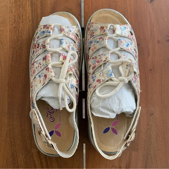 NWT Helle Comfort Womens Jarla Beige Flower Floral Lace Up Buckle Sandals Size 7