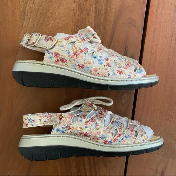 NWT Helle Comfort Womens Jarla Beige Flower Floral Lace Up Buckle Sandals Size 7