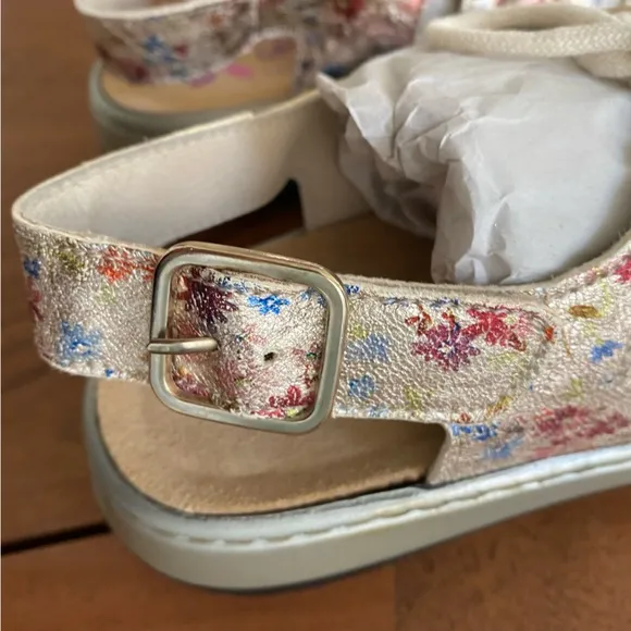 NWT Helle Comfort Womens Jarla Beige Flower Floral Lace Up Buckle Sandals Size 7