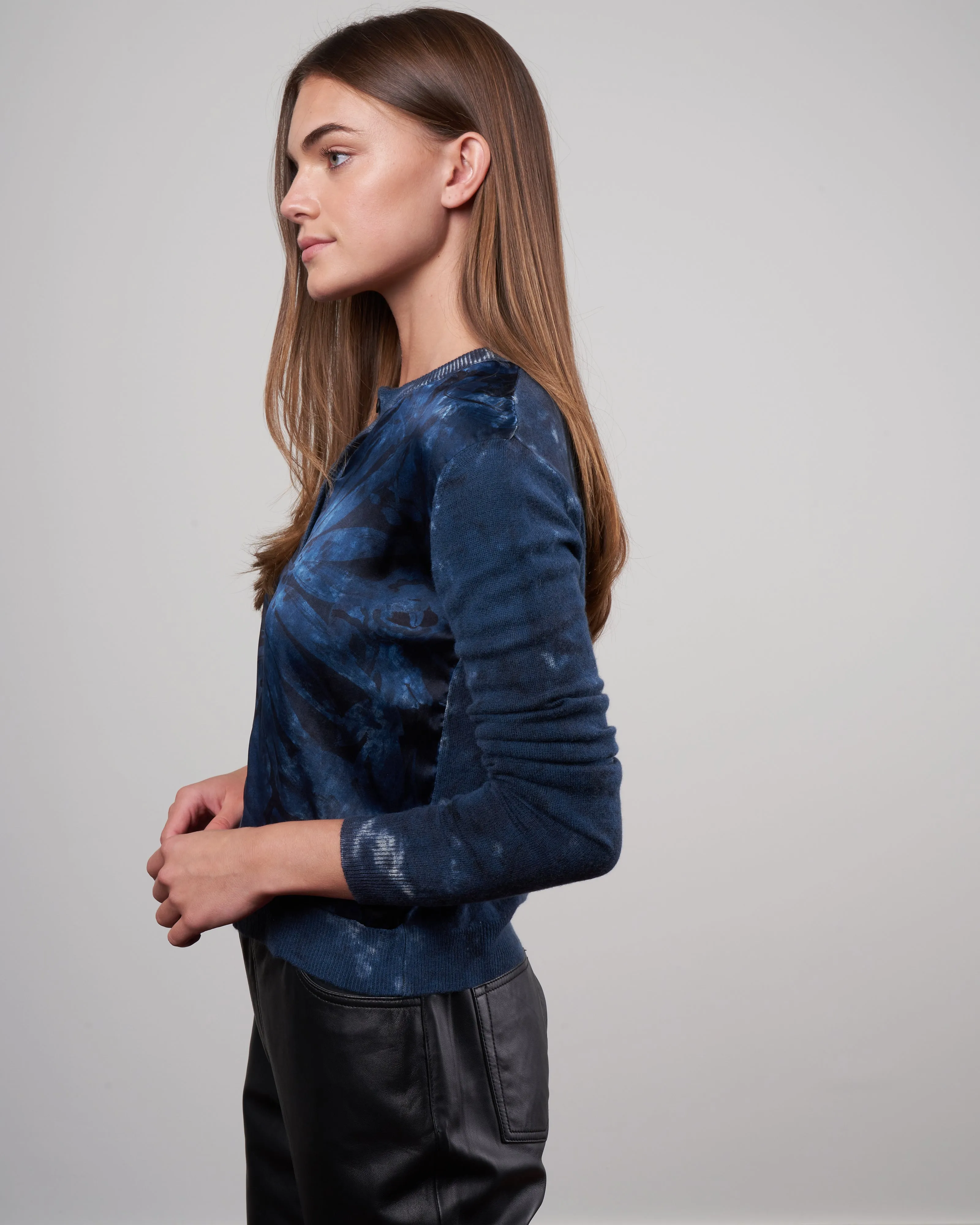 round neck cardigan with sunflowers silk in front and new camouflage effect in the back - deep v00953