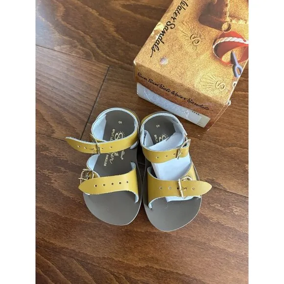 Salt Water Sandals Baby/Toddler Girl Size 5 Hoy Shoe Surfer Patent Mustard NEW
