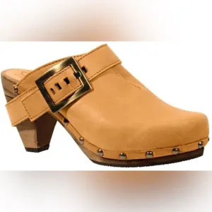 Sanita Isabell Tan Leather Clogs size 7 / 8