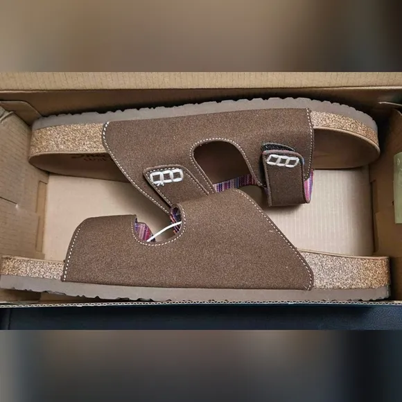 Skechers Women’s Lightweight Cushioned Luxe Foam® Slide sandals New in b…