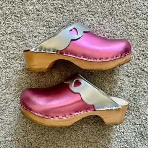 Sven Swedish Clogs Size 32 Metallic Pink Silver Leather Heart Cut-Out Wood Sole