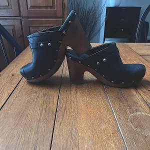 UGG Abbie Leather Wooden Platform Clogs 9