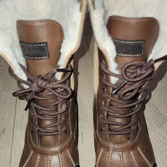 UGG Brown Leather Boots with Sheepskin Lining