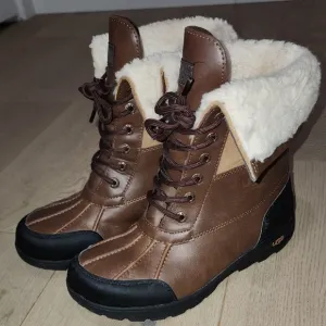UGG Brown Leather Boots with Sheepskin Lining