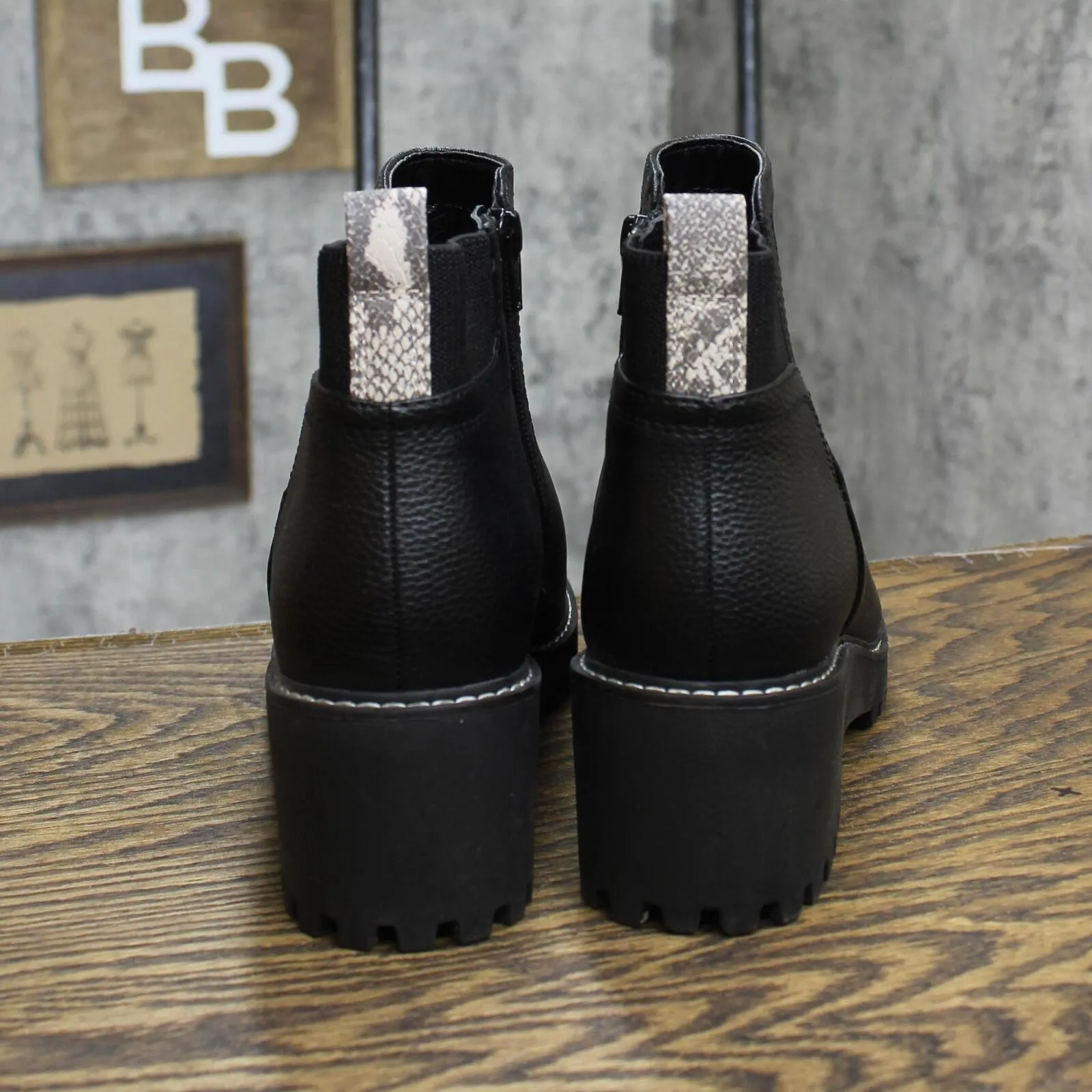 Universal Thread Womens Faux Leather Ankle Side Zip Boots Black 9.5M