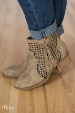 Very G Mata Ankle Boots- Cream