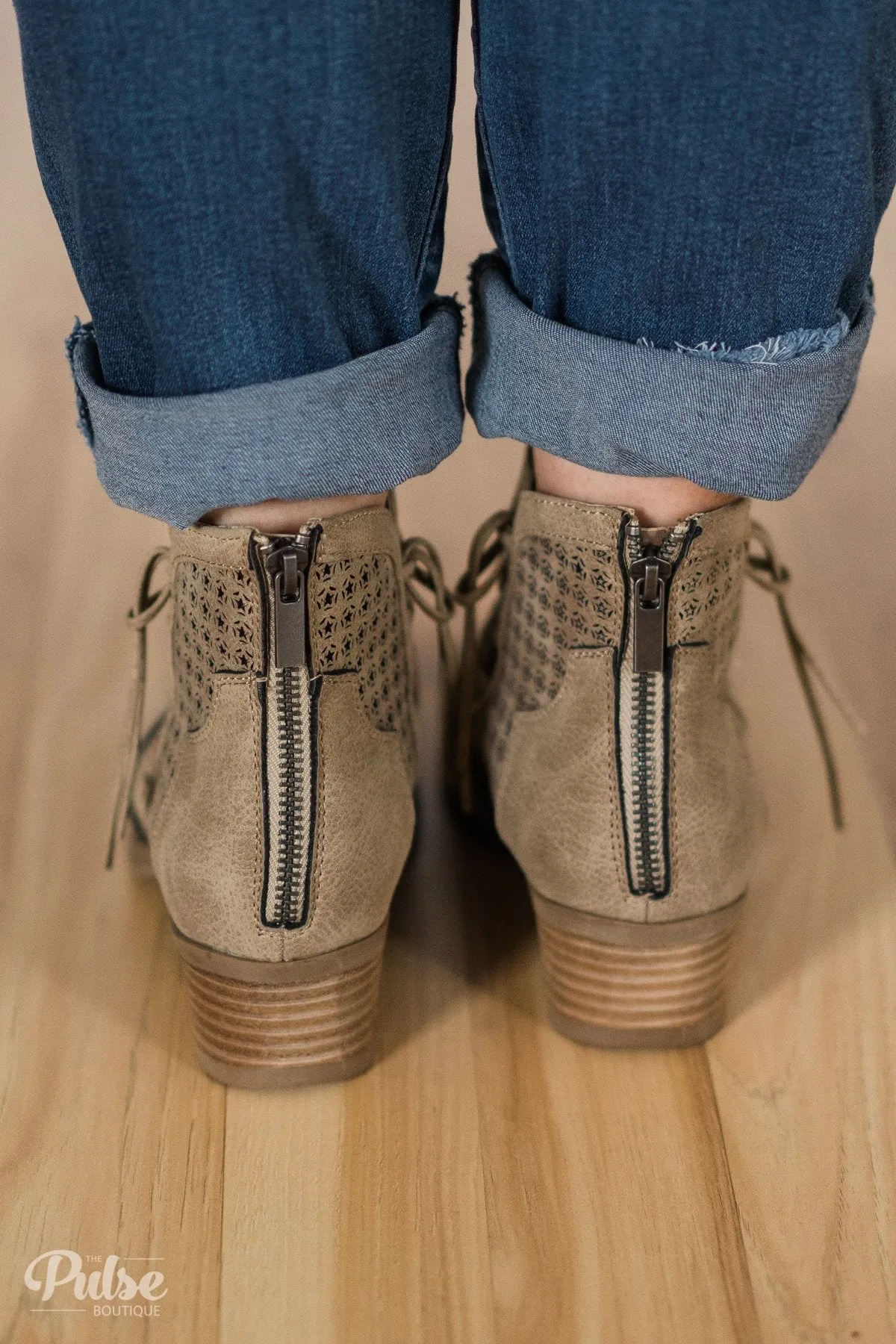 Very G Mata Ankle Boots- Cream